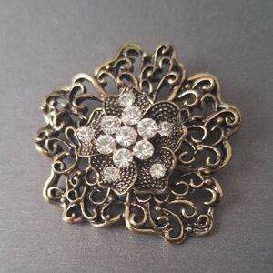 Filigre Snowflake Floral Brooch
